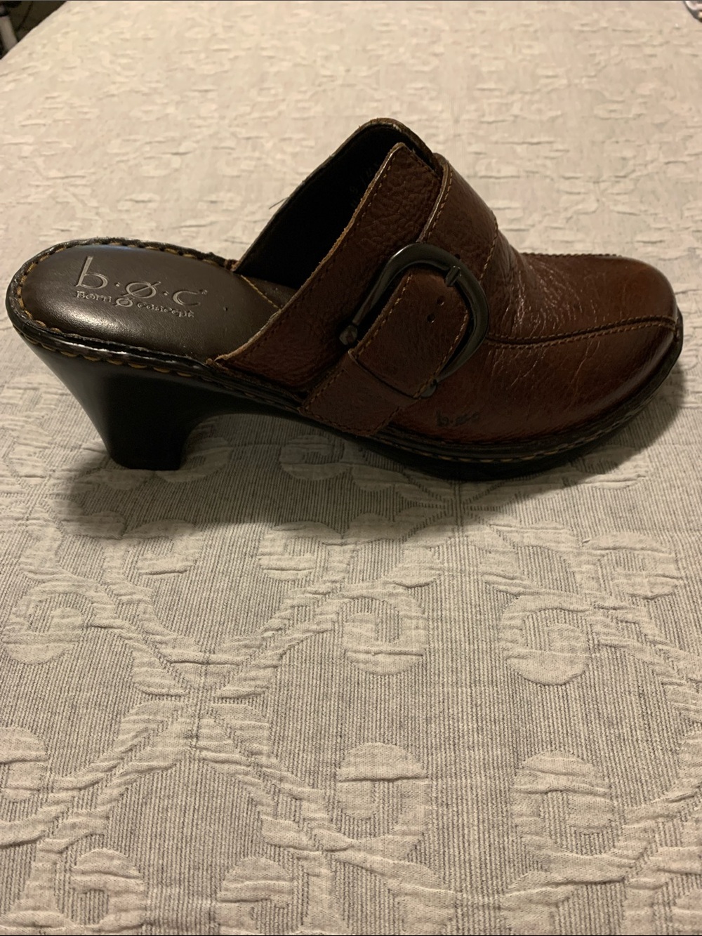 b.o.c. Dark Brown Leather Slip-On Mule with Buckle NWOT (Size 9) - Picture 3 of 5